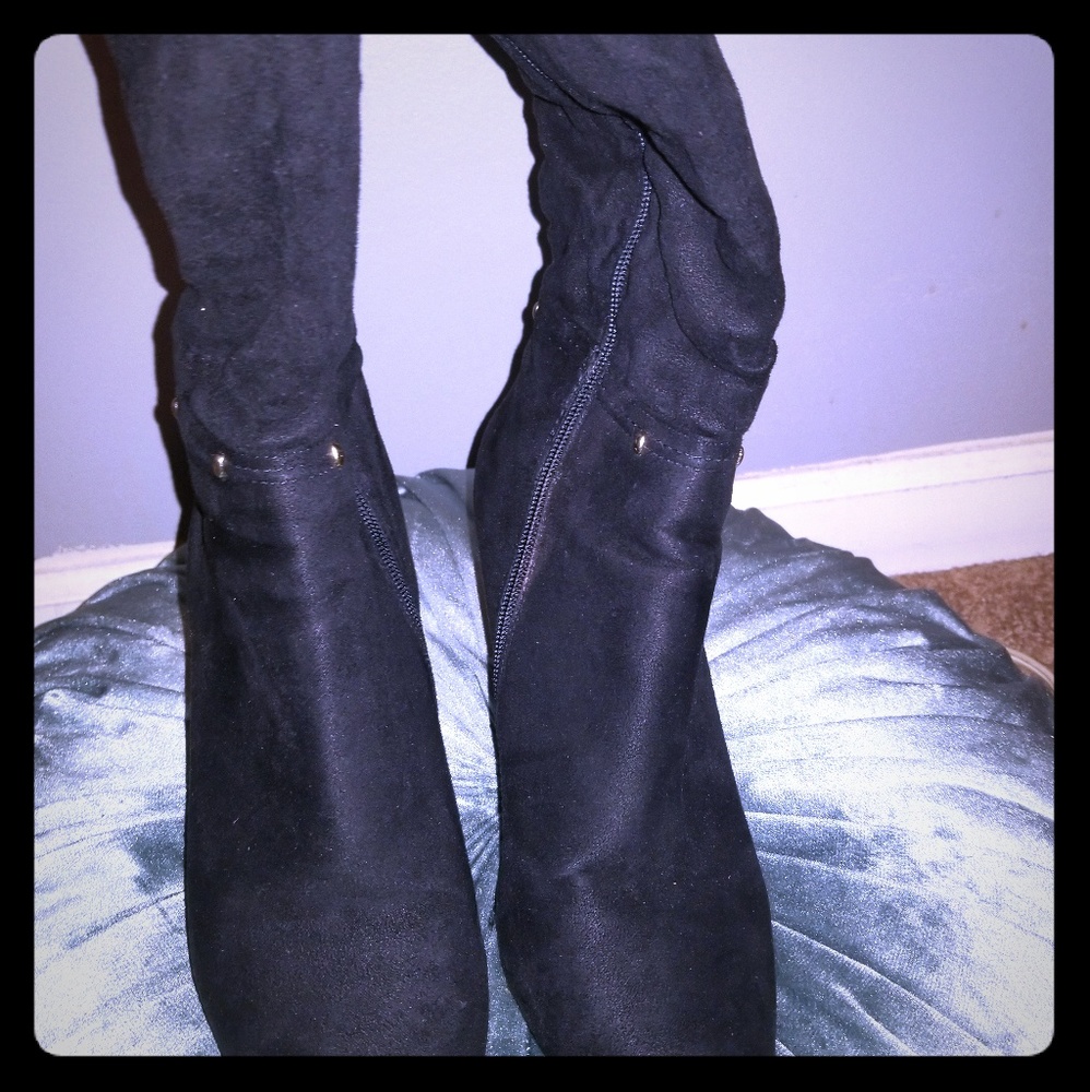 Black Knee boots